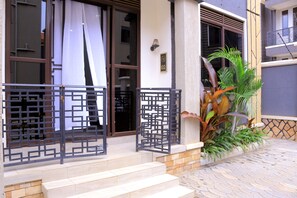 تفاصيل الفندق من الخارج