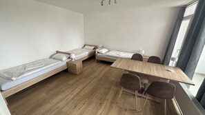 1 chambre, fer et planche à repasser, Wi-Fi gratuit, draps fournis