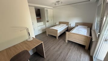 4 bedrooms, desk, iron/ironing board, free WiFi