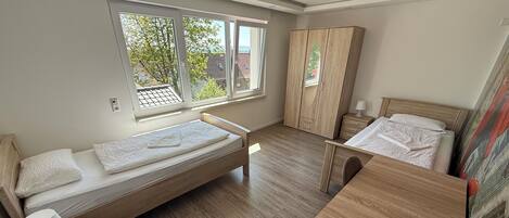 4 bedrooms, desk, iron/ironing board, free WiFi