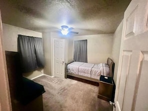 4 chambres, fer et planche à repasser, Wi-Fi, draps fournis