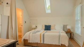 1 bedroom, desk, iron/ironing board, free WiFi