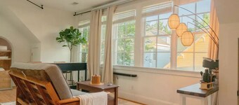 Amazing Studio Guesthouse, in beautiful Columbia Lake community suburb.