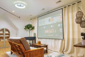 Interior - Amazing Studio Guesthouse, in beautiful Columbia Lake community suburb. (Columbia)