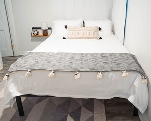 1 bedroom, iron/ironing board, free WiFi, bed sheets - Minimalist Style Home in Downtown JC - TF #12 (Johnson City)