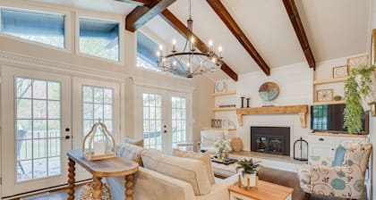 Powell Home w/ Fire Pit - 5 Mi to Columbus Zoo!