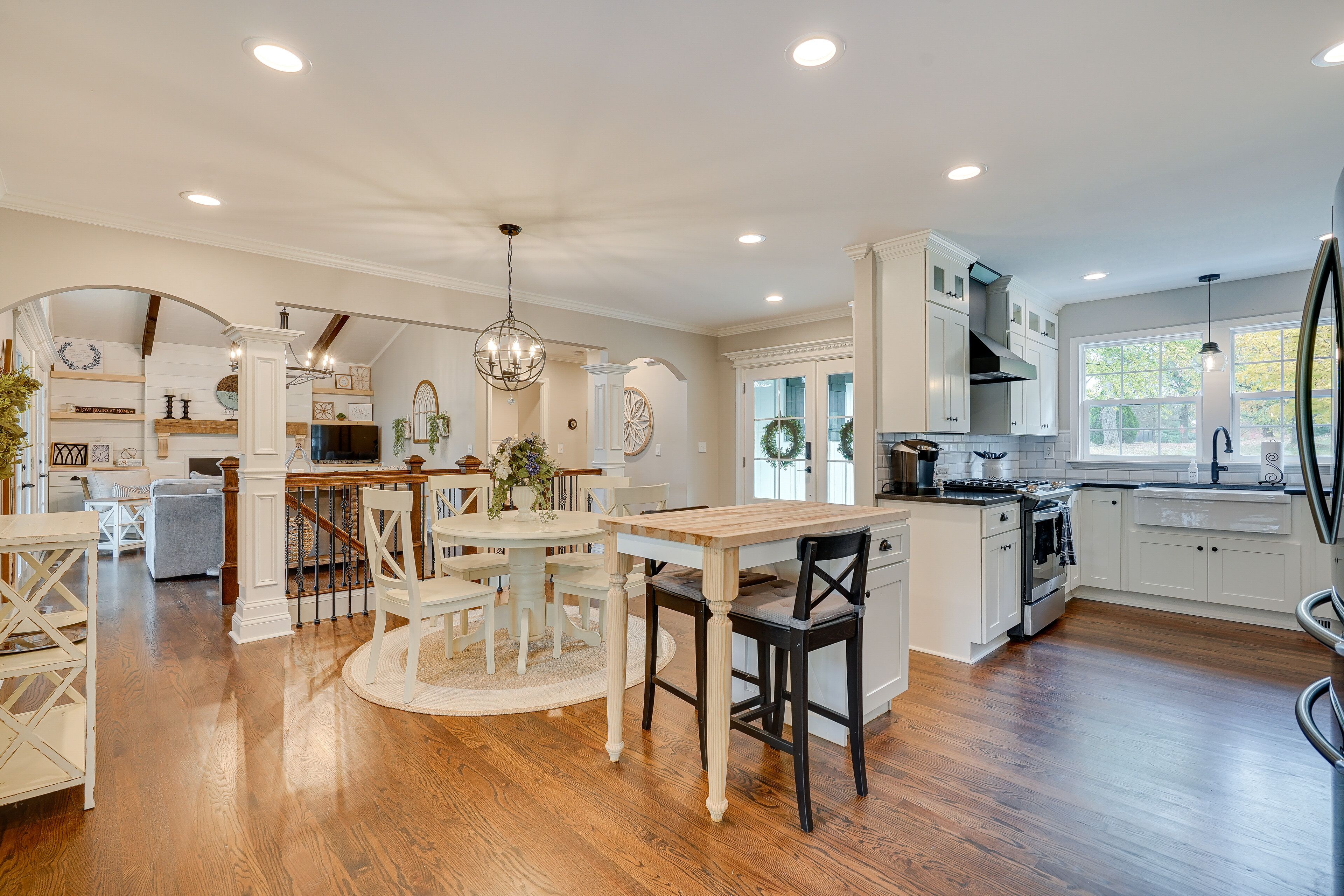 Réfrigérateur, micro-ondes, plaque de cuisson, lave-vaisselle