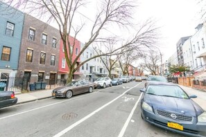 Parkplätze auf dem Gelände