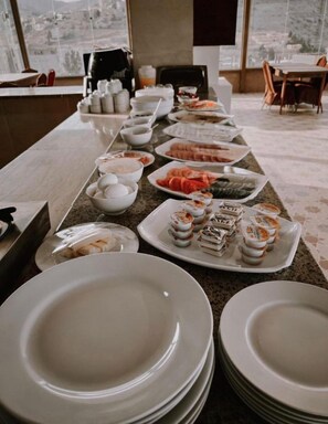 Tägliches Frühstücksbuffet gegen Gebühr