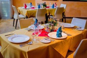 Restaurant - Premium Hotel & Suites by Victoria Inn (Benin City)
