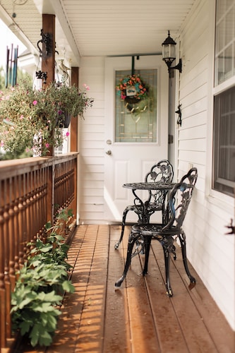 Harbour Pond Getaway, right in the Heart of Brigus!