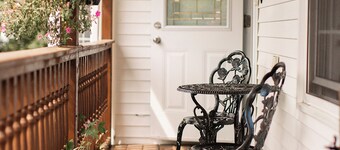 Harbour Pond Getaway, right in the Heart of Brigus!