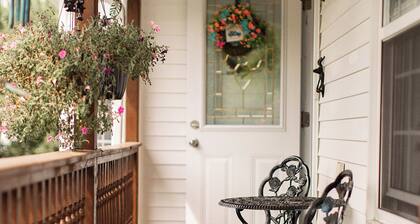 Harbour Pond Getaway, right in the Heart of Brigus!