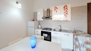 Fridge, oven, stovetop, coffee/tea maker - ★Case Playa ★ Parking Area (Balestrate)