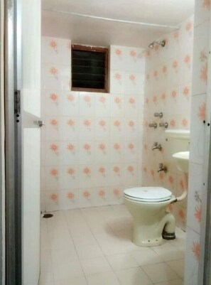 Bathroom - A1 Apartment on candolim beach, with wifi 50mbps, (Candolim)