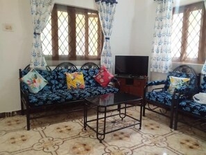 Living area - A1 Apartment on candolim beach, with wifi 50mbps, (Candolim)