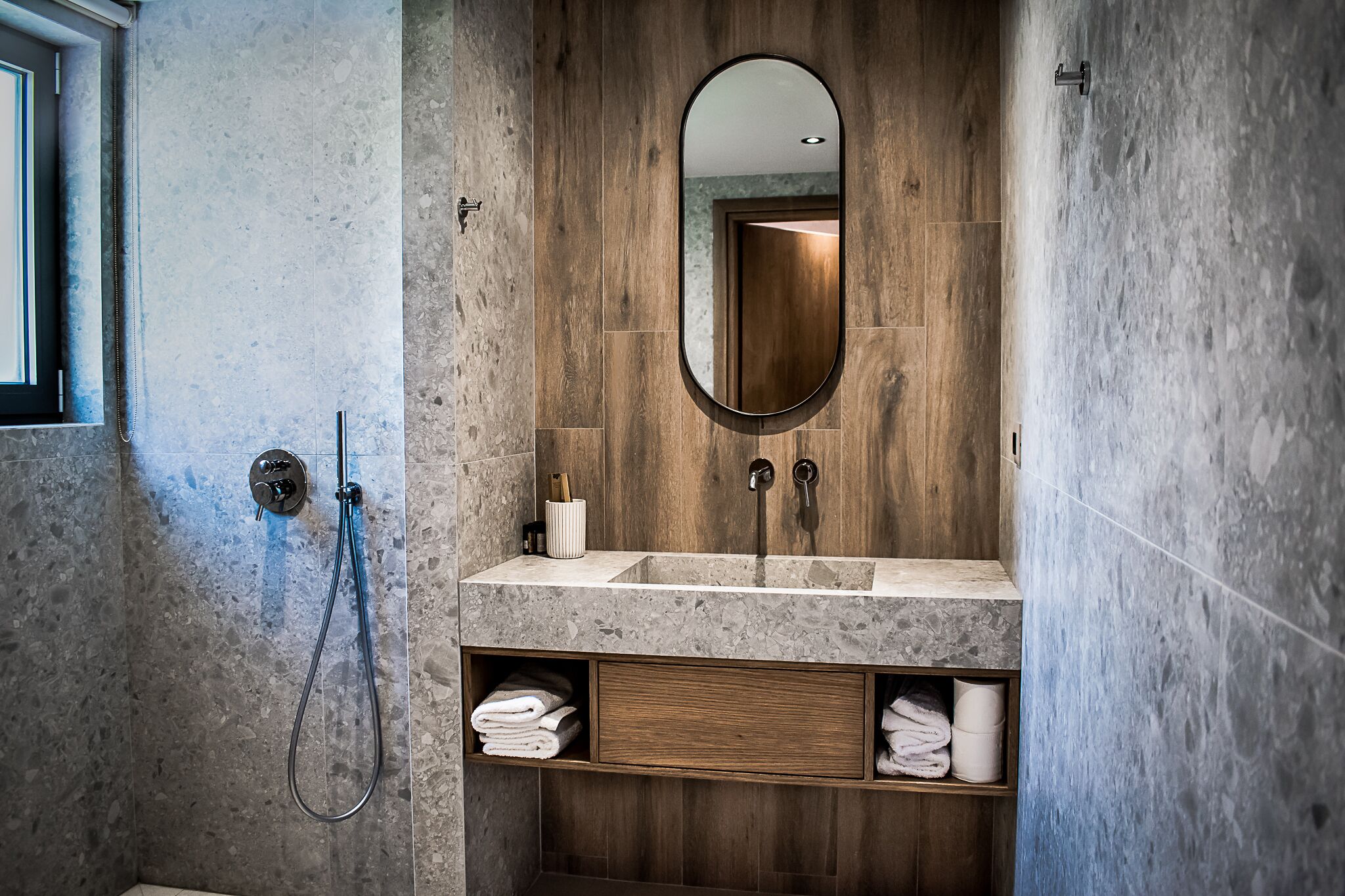 Suite Junior | Bagno | Doccia, asciugacapelli, pantofole, asciugamani