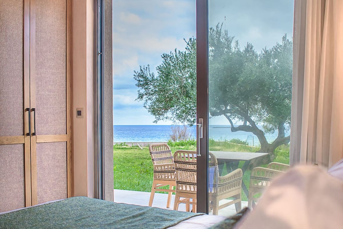 Family Suite | Hypo-allergenic bedding, in-room safe, desk, blackout drapes