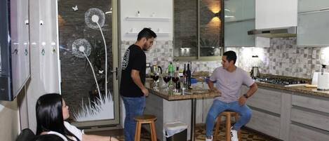 Frigorífic, microones, forn i placa de cuina