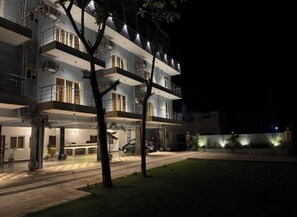 Front of property - Southern Universal Farm House (Tindivanam)