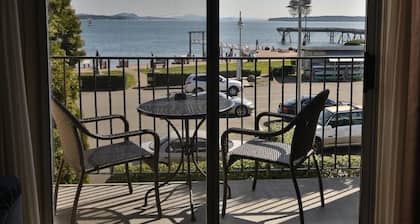 Sidney Waterfront Inn & Suites