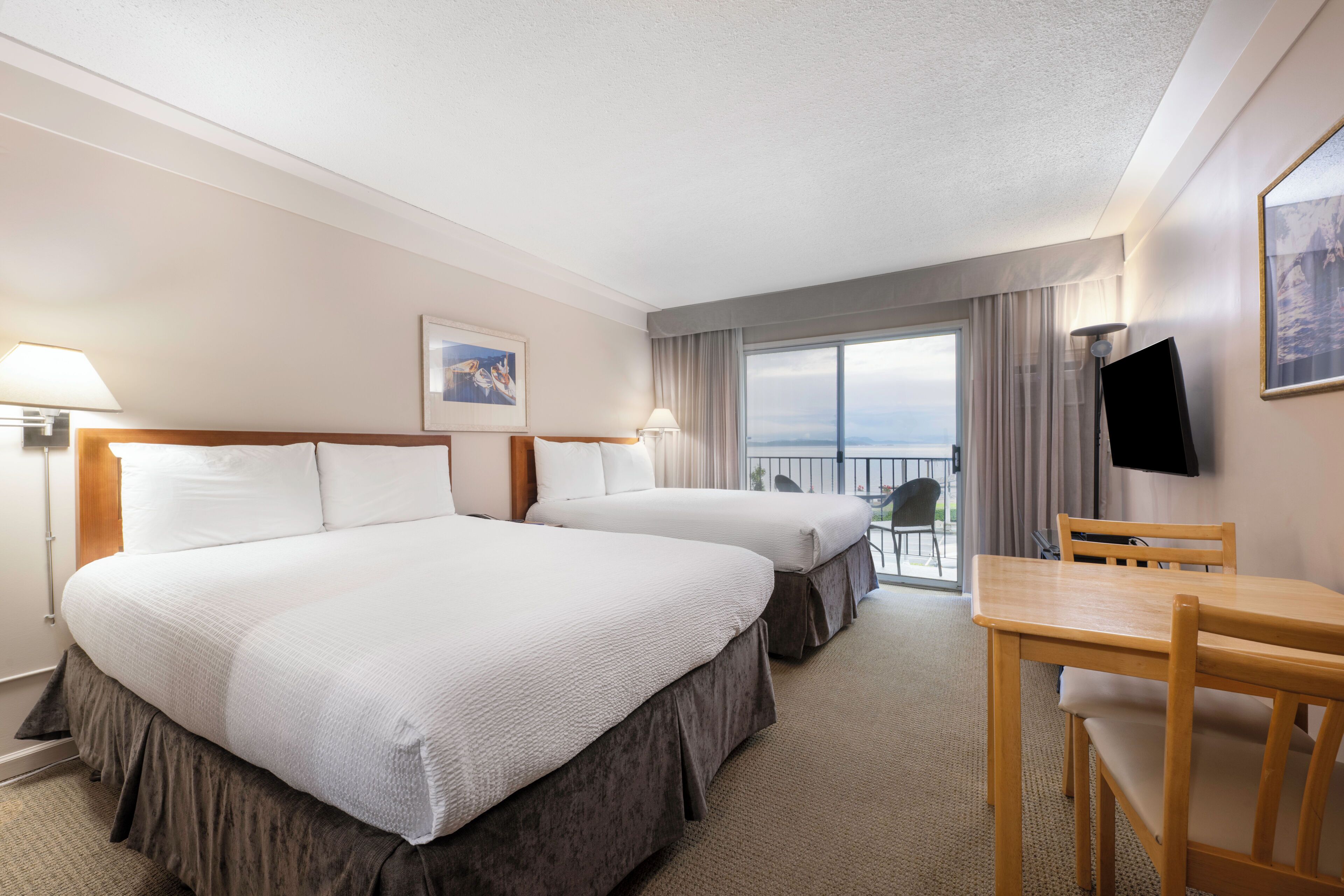 Doppia Standard, 2 letti queen, vista oceano | Biancheria da letto ipoallergenica, una scrivania, tende oscuranti