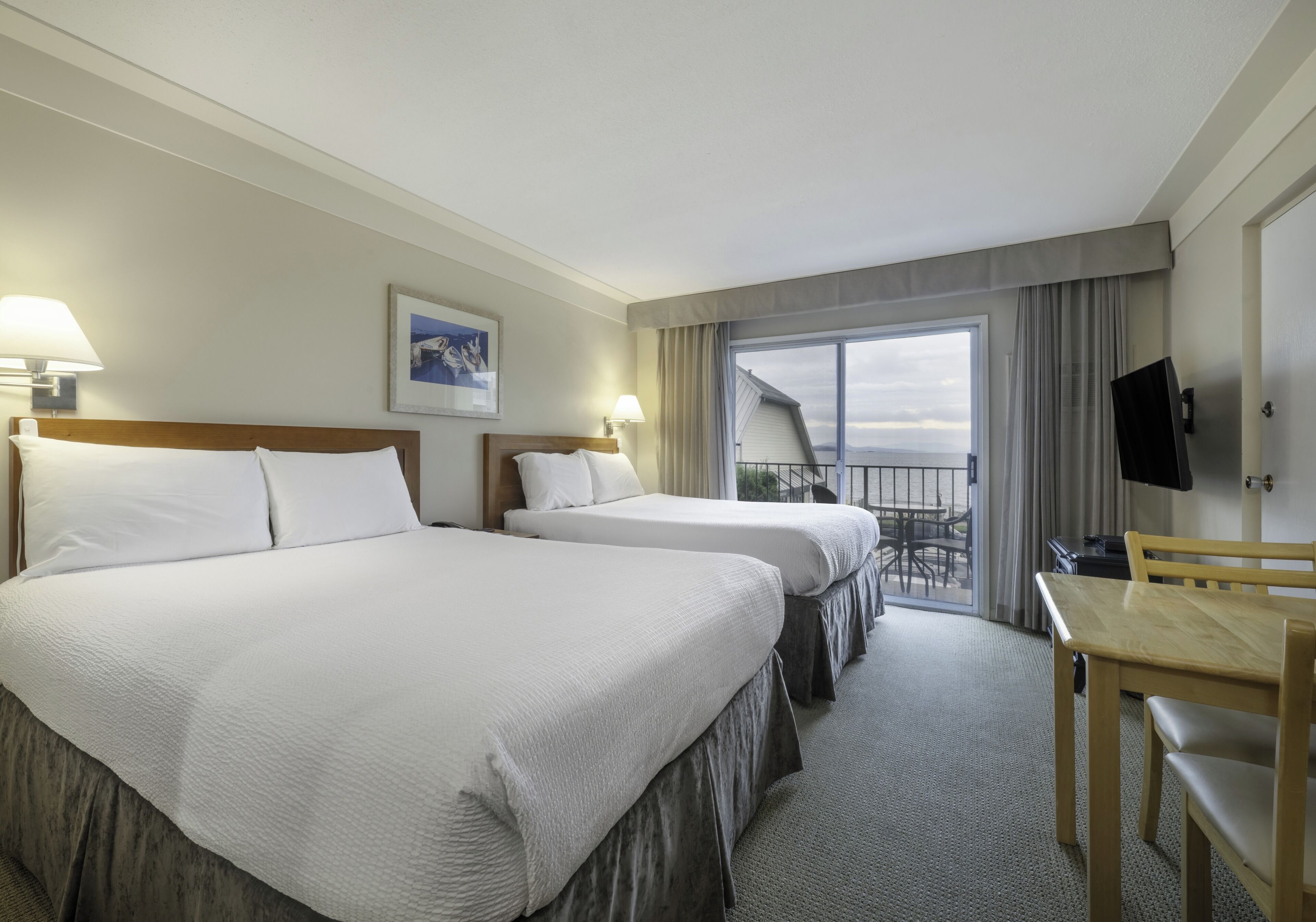 Camera Standard, 2 letti queen, vista oceano | Biancheria da letto ipoallergenica, una scrivania, tende oscuranti