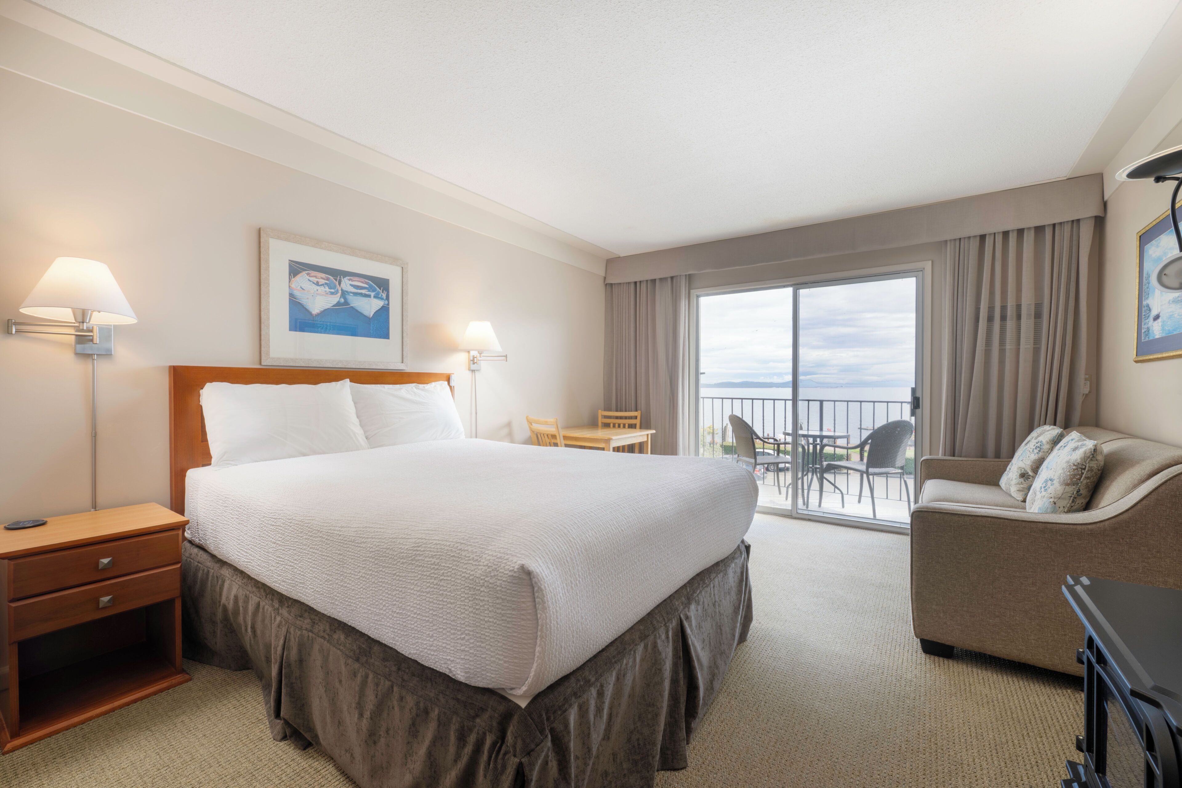 Singola Standard, 1 letto queen con divano letto, vista oceano | Biancheria da letto ipoallergenica, una scrivania, tende oscuranti