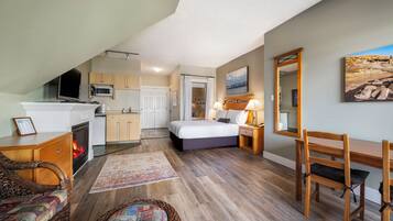 Deluxe Studio Suite, 1 Queen Bed, City View | Hypo-allergenic bedding, desk, blackout drapes, iron/ironing board