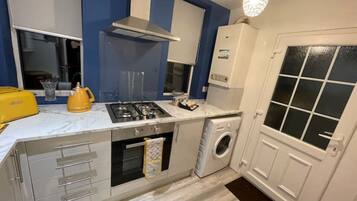 Fridge, microwave, oven, coffee/tea maker