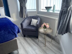 1 soverom, safe på rommet, strykejern/-brett og reiseseng for barn
