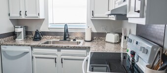 Quiet 2BD rental with mountain views close to JCMC