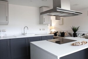 奢华公寓, 3 间卧室 | 私人厨房 | 大冰箱、微波炉、烤箱、炉灶