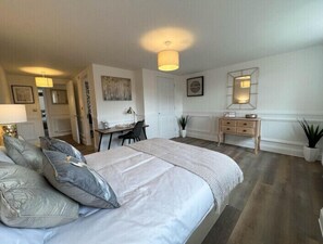 Apartamento de lujo, 3 habitaciones | 2 dormitorios, ropa de cama de alta calidad, sistema de insonorización