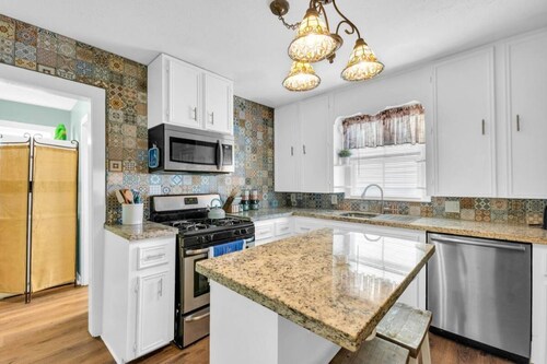 Historic 4 bed/2 bath, near Strand/Harbor/Cruise!