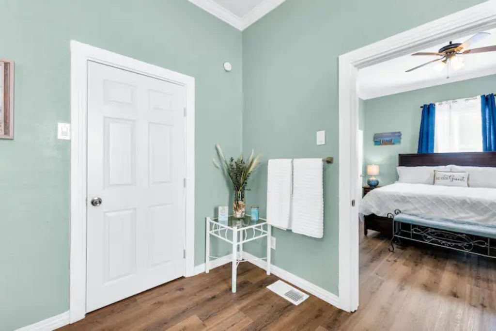 4 bedrooms, desk, iron/ironing board, free WiFi