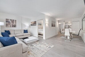 Smart TV, videojuegos, reproductor de DVD y futbolito 