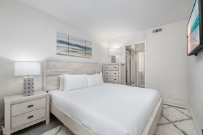 1 habitación, caja de seguridad en la habitación y escritorio 