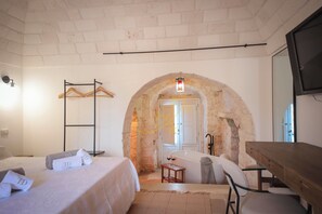 3 bedrooms, iron/ironing board, free WiFi, bed sheets - TD Trullo Titiro Vineyard, Wine Cellar & Pool (Ostuni)