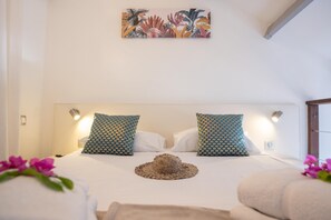 1 bedroom, iron/ironing board, free WiFi, bed sheets - Le Kayelagon Duplex - Plage à 150m (Saint-Francois)