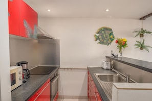 Fridge, microwave, oven, coffee/tea maker