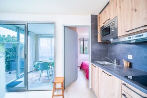 Fridge, microwave, coffee/tea maker, electric kettle