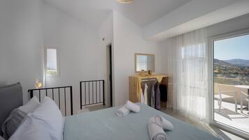 Blue Villa 3-Bedrooms | Schreibtisch, Verdunkelungsvorhänge, schallisolierte Zimmer