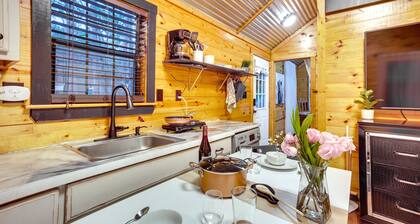 Cozy Onalaska Cabin ~ 2 Mi to Lake Livingston!