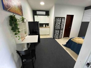 1 bedroom, desk, free WiFi, wheelchair access - San Juan 10min to airport wgarage/fastwifi/laundry (San Juan)