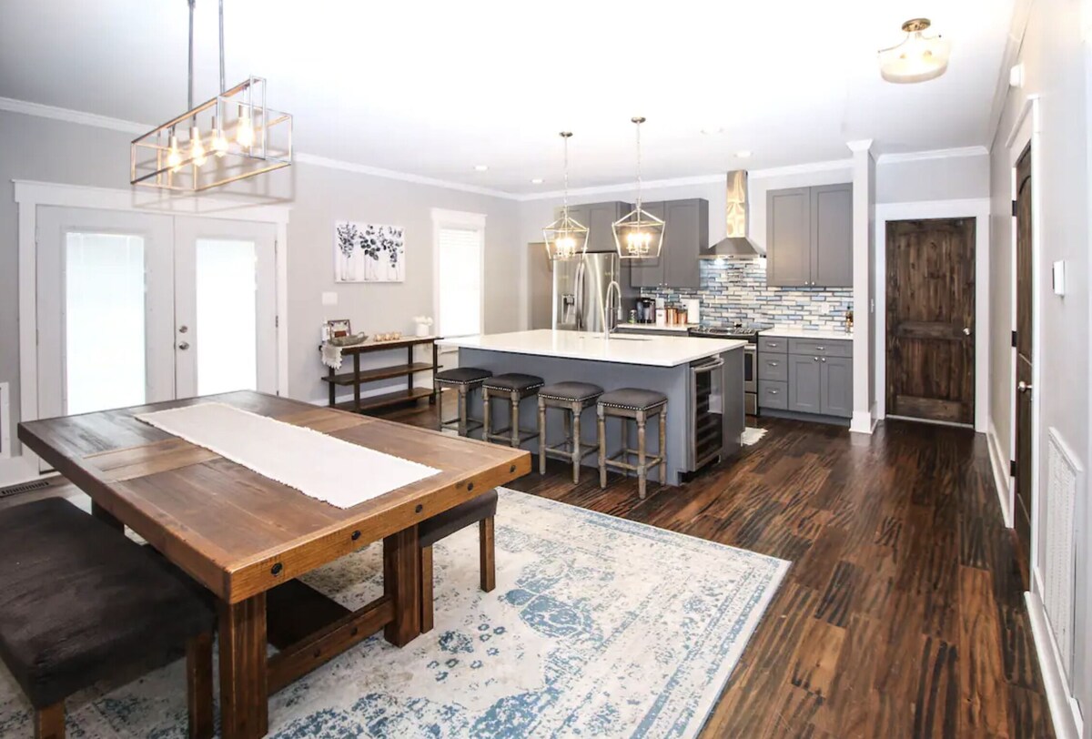 NoDa Updated Mill Home! Amazing Location- Walkable-Bars, Restaurants and Rail!