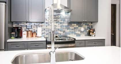 NoDa Updated Mill Home! Amazing Location- Walkable-Bars, Restaurants and Rail!