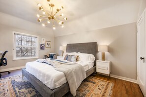 2 Schlafzimmer, Schreibtisch, Bügeleisen/Bügelbrett, kostenloses WLAN