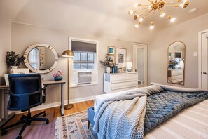 2 bedrooms, desk, iron/ironing board, free WiFi