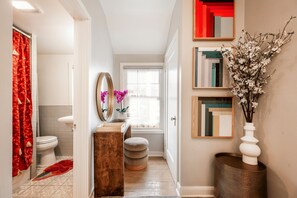 Hair dryer, towels, shampoo, toilet paper